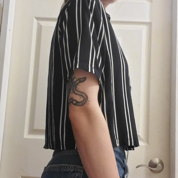 Black & white button-down crop top - Picture 2 of 3